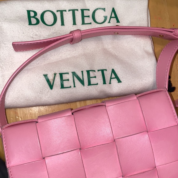 Authentic BOTTEGA VENETA Small Intrecciato Leather Cassette Crossbody Bag - Picture 6 of 16